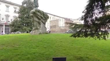 Anıt partizan Piazzale della Pace üzerinde merkezi Road Garibaldi Palazzo della Pilotta yanında bulunan Parma, İtalya, ortak yeşil bir alanda olduğunu.