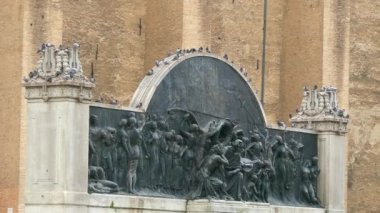 Giuseppe Verdi Parma, İtalya için anıt merkezi altar. Bugün Piazzale della Pace, Palazzo della Pilotta yakınındaki yer alır.