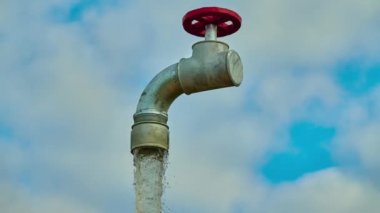 Sihirli dokunun Çeşme (büyülü kayan musluk çeşmeler). Zeki bir illüzyondur. Gizemli bir şekilde Havzası dışarı fışkıran su arzı ile yukarıdaki hovering musluk oluşur.