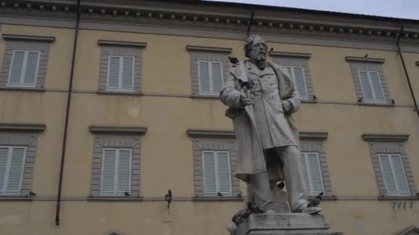 Прато Католицизм (Duomo di Prato, Cattedrale di San Felo) - римско-католический католический собор в Тоскане, Центральная Италия, с резиденции епископа Прато, ранее катоисты в епархии Пистойя. . — стоковое видео