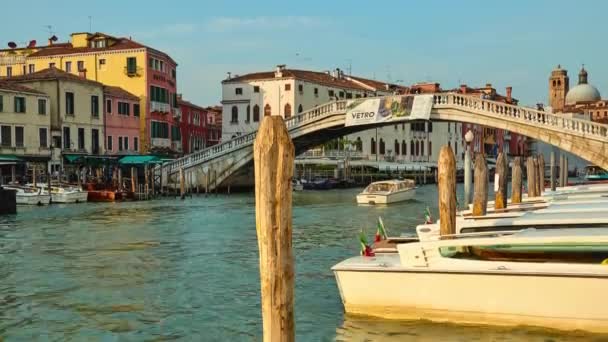 Venice Italy April 2018 Ponte Degli Scalzi Bridge Barefoot One — Stock Video