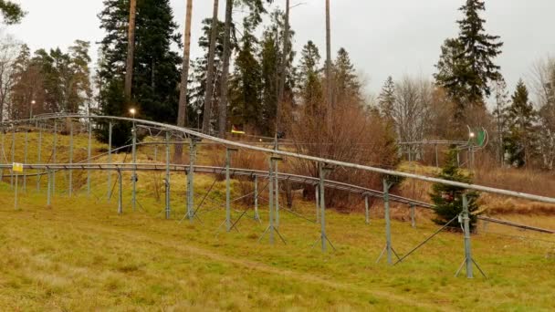 Tatranska lomnica, Slowakei - 5. November 2016: Rodelbahn in der Hohen Tatra, Slowakei. — Stockvideo