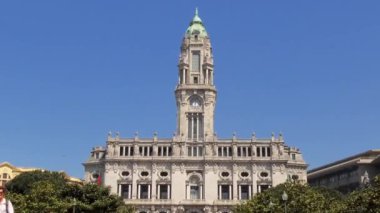 PORTO, PORTUGAL - 12 Nisan 2017: Porto Belediyesi, Portekiz 'deki Porto Belediye Binası' nın şimdiki binasıdır, Correia da Silva Mimarı tarafından tasarlandı ve 1920 yılında inşa edilmeye başlandı..