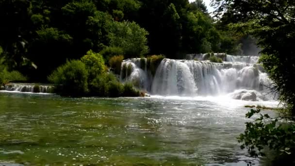克尔卡国家公园是一个克罗地亚国家公园 它包围的克尔卡河的名字命名 这位于沿中央达尔马提亚 宁希贝尼克县中下游课程 — 图库视频影像