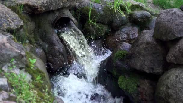 Movimiento Lento Agua Con Fuertes Ráfagas Presión Tubería — Vídeos de Stock