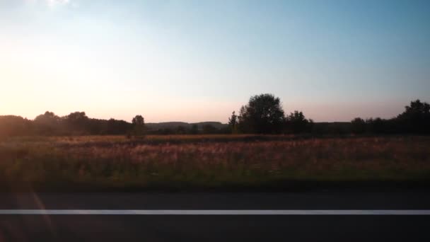 Zeitlupe Vor Dem Hintergrund Des Sonnenuntergangs Malerischen Dorf — Stockvideo