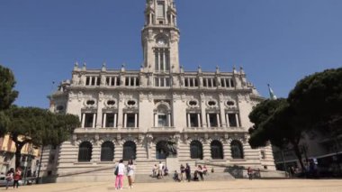 PORTO, PORTUGAL - 12 Nisan 2017: Porto Belediyesi, Portekiz 'deki Porto Belediye Binası' nın şimdiki binasıdır, Correia da Silva Mimarı tarafından tasarlandı ve 1920 yılında inşa edilmeye başlandı..