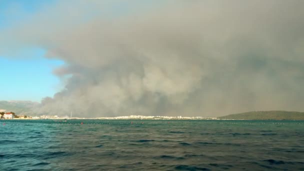 Σπλιτ Κροατία Ιουλίου 2017 Πυρκαγιά Απειλεί Καταστρέψει Προάστια Του Σπλιτ — Αρχείο Βίντεο