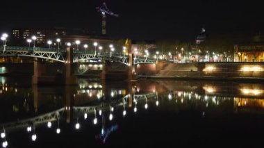 Timelapse: Köprü Saint-Pierre, Toulouse, Fransa Garonne geçer ve bağlar Saint-Pierre için mezar darülaceze yerleştirin. 1987 yılında tamamen yeniden çelik güverte güverte olduğunu.