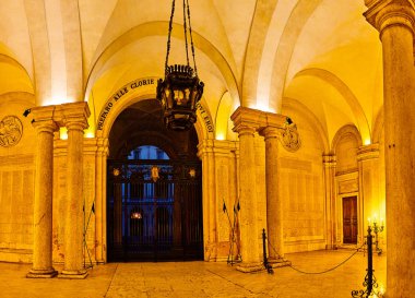 MODENA, İtalya - 26 Kasım 2016: Modena Dükalığı Barok Sarayı. 1452 ve 1859 yılları arasında Modena Dükü Este 'nin eviydi. Şu anda İtalya Askeri Akademisi 'nin bir kısmına ev sahipliği yapmaktadır..