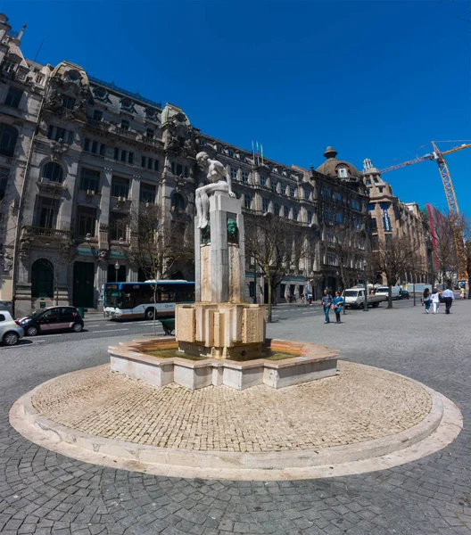 Porto Portugal April 2017 Fontän Ungdom Naken Flicka Porto Portugal — Stockfoto