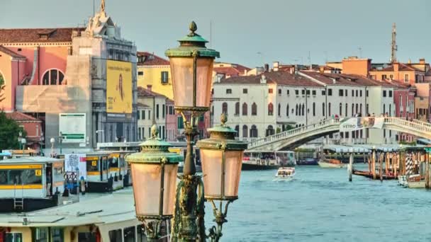 Венице Италия Апреля 2018 Года Уличное Освещение Большой Канал Канал — стоковое видео