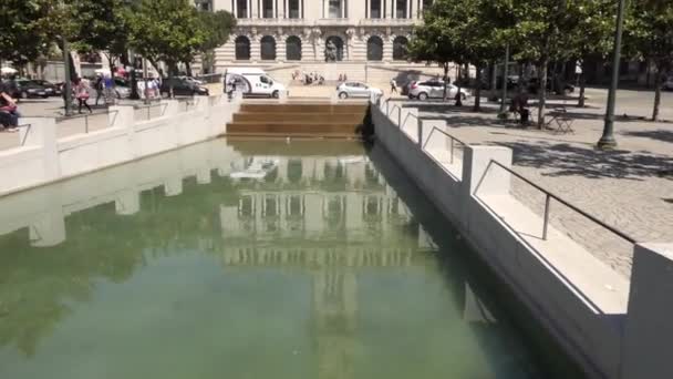 PORTO, PORTUGAL - 12 DE ABRIL DE 2017: Pacos del Municipio de Oporto es el edificio actual del Ayuntamiento de Oporto, en Portugal, fue diseñado por Correia da Silva Arquitecto y comenzó a construirse en 1920 . — Vídeos de Stock