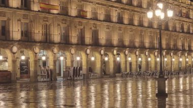 Plaza Mayor (Main Plaza) Salamanca, İspanya büyük plaza merkezi Salamanca, kamu kare kullanılan yer var. Geleneksel İspanyol Barok tarzında inşa edilmiştir ve alan toplama popüler.