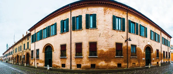 Корсо Эрколе I ди Эсте в Ферраре, Италия — стоковое фото