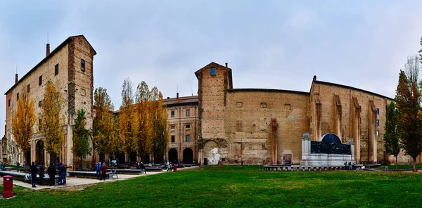 Piazzale della Pace in centrum van Parma, Italië — Stockfoto