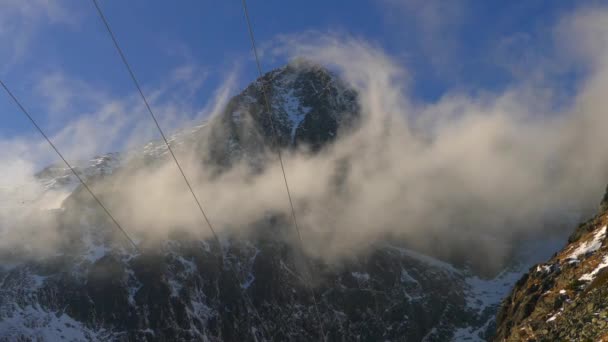 Teleferik (teleferik) Lomnicky stit, Tatranska Lomnica, yüksek Tatras, Slovakya. — Stok video