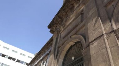 Trinity Kilisesi, kilise Praça da Trindade içinde yer alan bina City Hall arkasında Porto Portekiz Porto şehir içinde. Bu Carlos Amarante mimar tarafından yaptırılmıştır.