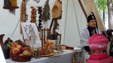 Moskova, Rusya - 4 Haziran 2017: festival dönemini Petrovsky Bulvarı ve tarihi yeniden yapılanma kez.