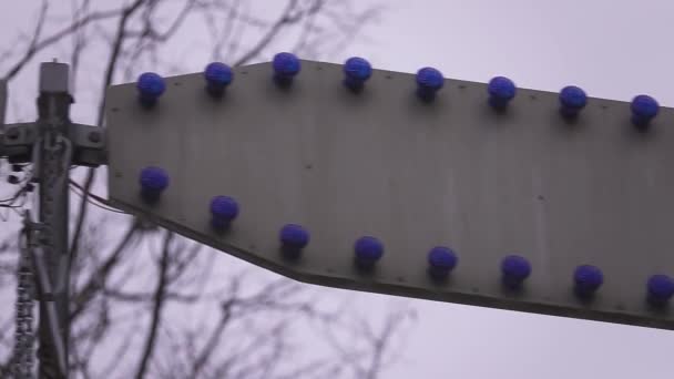 城市公园环游的慢动作金属支撑结构 — 图库视频影像