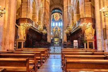 TOULOUSE, FRANCE - 12 Mart 2018: Saint-Sernin Bazilikası (Basilica de Sant Sarnin), St Saturnin Manastırı 'nın eski manastırı. 1998 yılında UNESCO Dünya Mirası Alanlarına bazilika eklendi.