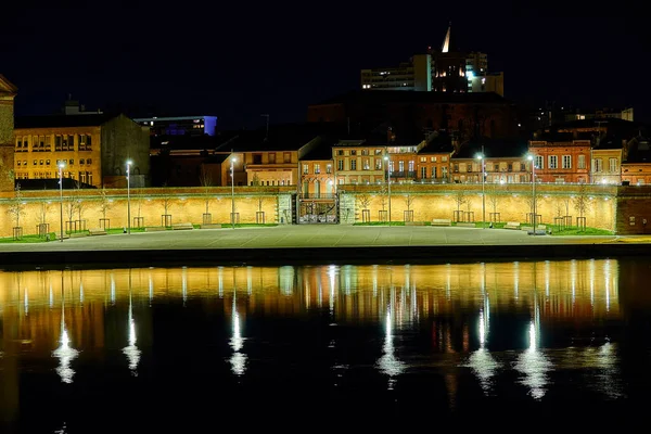 Wharf Spanska Republikanska Exil Toulouse Frankrike Natten Med Belysning — Stockfoto