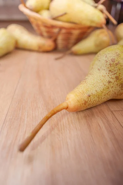 Pear Varieties Conference Wooden Table — Stock Photo, Image