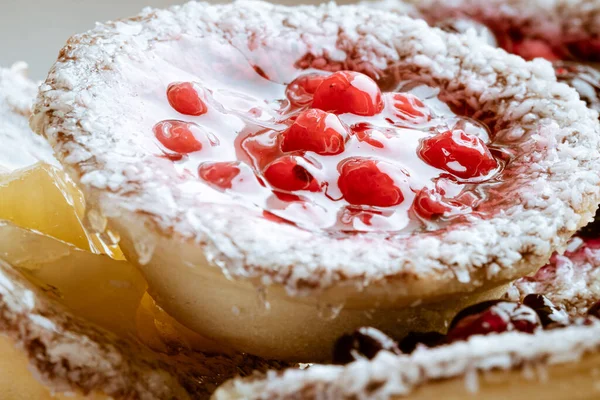 Delicious Cake Cherry Red Currant Close Table — Stock Photo, Image