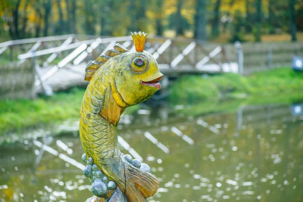 Μαγικά Ψάρια Από Παραμύθια Είναι Φτιαγμένα Από Ξύλο — Φωτογραφία Αρχείου