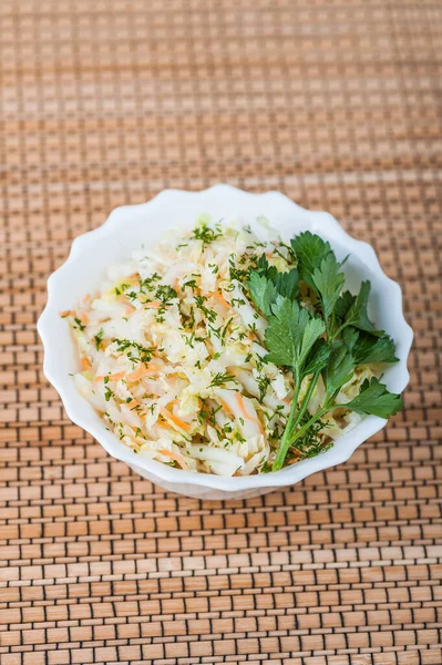 Fresh Coleslaw Parsley White Bowl Bamboo Table Cloth — Stock Photo, Image