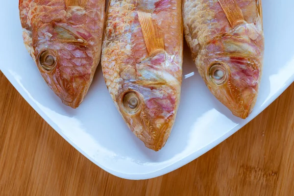 Three Red Fishes Lie White Plate — Stock Photo, Image