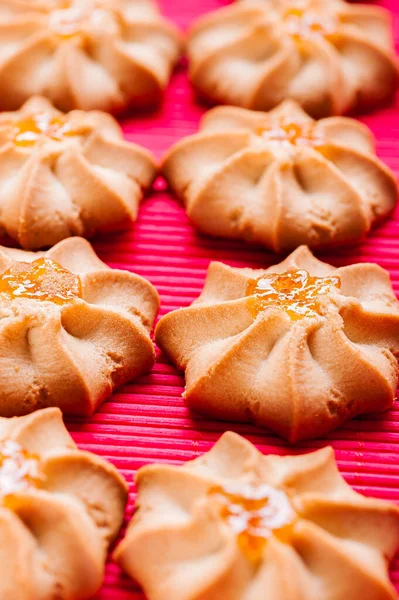 Tasty Cookies Kurabye Lies Red Bamboo Tablecloth — Stock Photo, Image