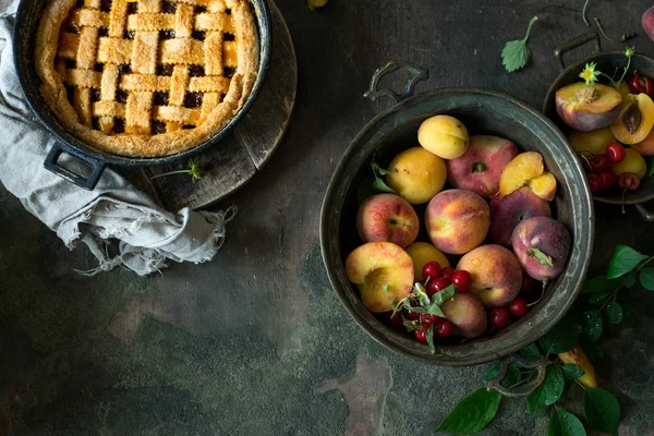 Tarte Aux Fruits Sur Fond Rustique Bois Coloré Avec Des — Photo