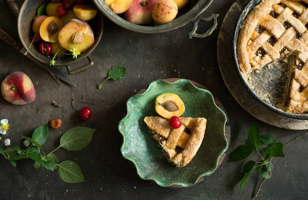 Tarte Aux Fruits Sur Fond Rustique Bois Coloré Avec Des — Photo