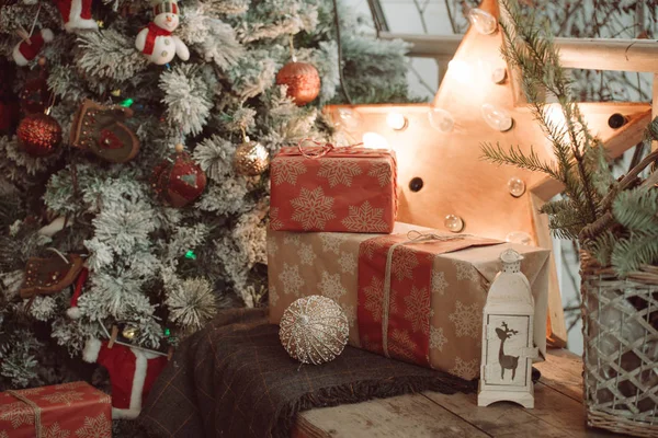 Gemütliches Weihnachtsstillleben Mit Laterne Form Eines Sterns Und Einem Neujahrsbaum — Stockfoto