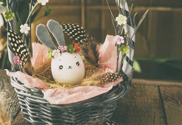 Easter decoration for home, handmade work, cute eggshell rabbit — Stock Photo, Image