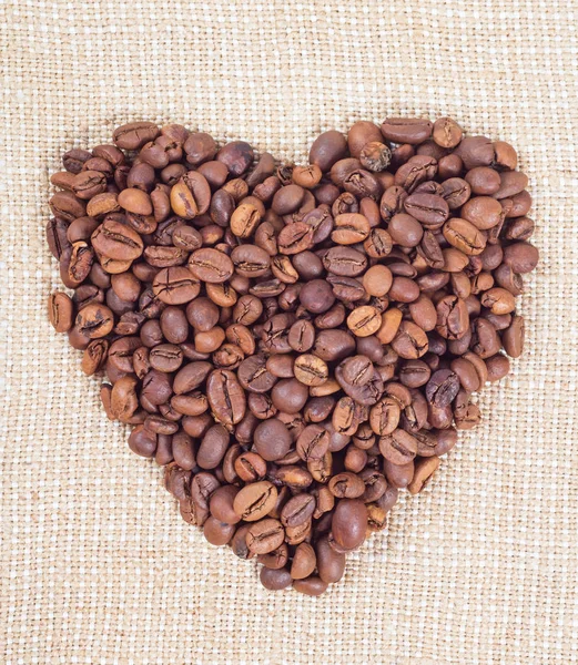 Chicchi Caffè Nella Forma Cuore Sfondo Iuta — Foto Stock