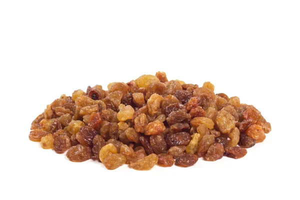 Beyaz arka plan üzerinde izole kuru üzüm yığını