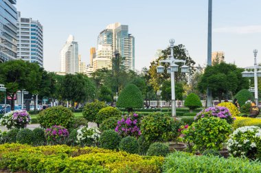 Bangkok, Tayland Tayland başkentin şehir merkezinde Lumpini Park modern binaların görünümü
