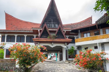 Köy saklardı evlerin görünümünü üzerinde Adası Samosir, Lake Toba, Endonezya
