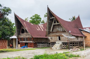 Köy saklardı evlerin görünümünü üzerinde Adası Samosir, Lake Toba, Endonezya
