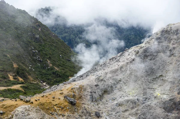 印度尼西亚苏门答腊 Sibayak 火山火山口 — 图库照片