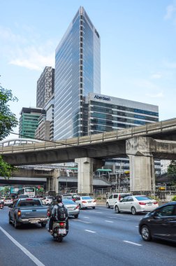 Bangkok, Tayland - 26 Ocak 2017: Bangkok, Tayland Silom/Sathorn merkezi iş bölgesinde modern binalar görünümünü