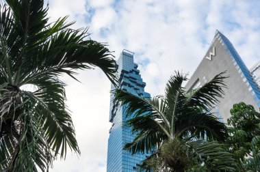 Bangkok, Tayland - 26 Ocak 2017: Bangkok, Tayland Silom/Sathorn merkezi iş bölgesinde modern binalar görünümünü