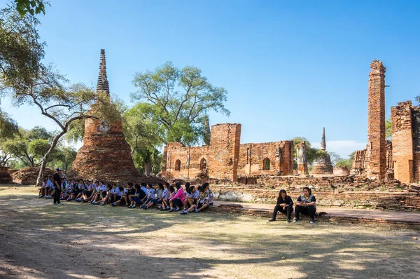 Ayutthaya, Tayland - 27 Ocak 2017: Ayutthaya, Tayland eski şehir kalıntıları görünümünü