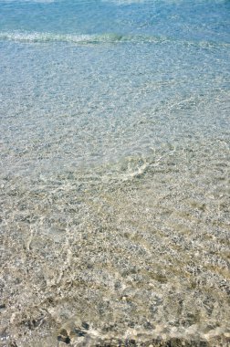 Şeffaf su deniz alt üzerinde görünümünü