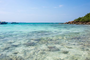 Pattaya, Tayland - 02 Şubat 2017: Ko Lan sahil Adası Tayland Körfezi yakınlarında Pattaya, Tayland