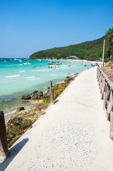 Pattaya Thailand February 2017 Tourists Relaxing Beach Lan Island Gulf — Stock Photo, Image