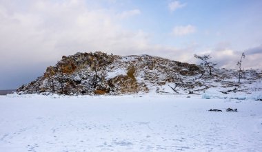 Kışın Deniz Baykal, en derin ve en büyük tatlı su Gölü yanında Güney Sibirya, Rusya'da bulunan güç dünyanın görünümü