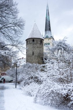 Tallinn, Estonya'nın başkenti kale duvarına